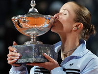 Теннис. Элина Свитолина  третий раз стала победительницей турнира в Риме