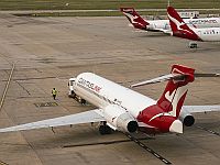 Пассажиру запретили летать рейсами Qantas после того, как он укусил бортпроводницу
