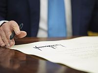 Трамп объявил о повышении импортных пошлин на автомобили из Евросоюза