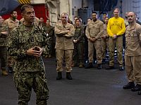 Глава CENTCOM побывал на борту корабля, участвующего в блокаде портов Ирана