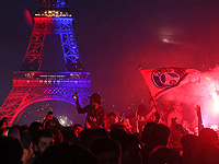 Париж отпраздновал победу ПСЖ в финале Лиги чемпионов. Фоторепортаж