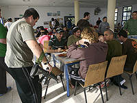 Бесплатное школьное питание связано с уменьшением числа отстранений от занятий