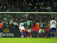 Первый гол чемпионата мира забил Хулиан Киньонес