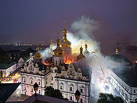 Киево-Печерская лавра в огне после российского удара. Фоторепортаж