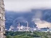 Украинские БПЛА вновь атаковали НПЗ в Капотне, над Москвой поднимаются столбы дыма