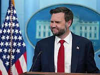 Вэнс отложил поездку в Швейцарию на переговоры с Ираном 