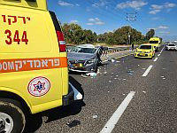 На 5-м шоссе грузовик столкнулся с легковой машиной, тяжело травмирована женщина