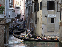 Венеция планирует поднять сбор для однодневных туристов