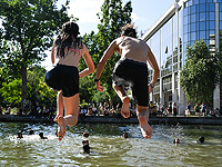 Франция отменяет мероприятия и ограничивает потребление алкоголя из-за сильной жары