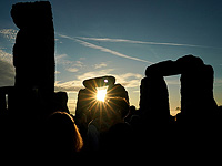 Праздник летнего солнцестояния у древнего Стоунхенджа. Фоторепортаж