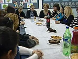 Горские евреи помогают друг другу по-семейному