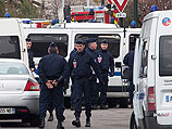 Полицейский спецназ вошел в дом 