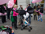 Цепь из лифчиков в Нью-Йорке. 12 апреля 2012 года