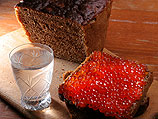 Мясо, водка, икра. Список сокращаемых пошлин на продукты питания