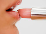 Портман пожертвует фонду свои доходы от рекламы помады Rouge Dior Nude Grège Lipstick #169