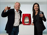 Ричард Брэнсон и Офра Штраус представляют Virgin Pure T7. Лондон, 30 мая 2012 года