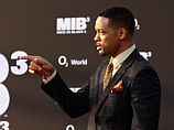 Актер Уилл Смит ударил журналиста, пытавшегося его поцеловать перед премьерой в Москве
