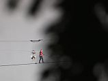 Впервые в истории: канатоходец Ник Валленда преодолел по канату Ниагарский водопад