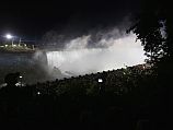 Впервые в истории: канатоходец Ник Валленда преодолел по канату Ниагарский водопад