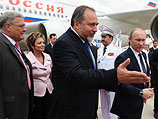 Глава МИД Израиля Авигдор Либерман встречает президента РФ Владимира Путина. 25 июня 2012 года