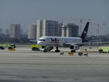 Самолет FedEx совершил аварийную посадку в Бен-Гурионе