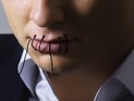 Петербургский художник зашил себе рот в поддержку Pussy Riot