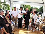 Либерман посетил Италию и посадил дерево в Сан-Марино
