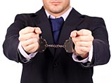 Израильтянин приковал себя наручниками к воротам посольства России в Тель-Авиве
