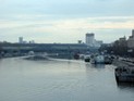 Пьяный мужчина бросился с моста в Москву-реку и проплыл несколько километров