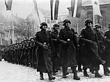Парад латышских легионеров в честь дня основания Латвийской республики.