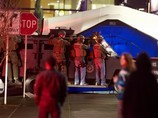 Сотрудники полицейского спецназа возле ТЦ Clackamas Town Center, Клакамас, штат Орегон, 11 декабря 2012 г.