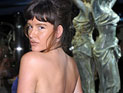 Актриса, перенесшая 7 операций, украсила рождественский номер Playboy