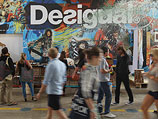 Около магазина Desigual 