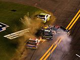 На гонках NASCAR в США машина вылетела на трибуны: более 30 раненых