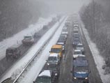 Сильные снегопады привели к транспортному коллапсу в Европе