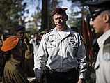 Начальник генштаба Бени Ганц на церемонии покрытия могилы флагом. Иерусалим, 10.04.2013