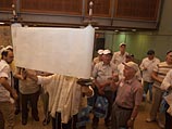 Группа пожилых израильтян, уцелевших во время Катастрофы европейского еврейства, провели бар-мицву у Стены Плача