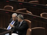 Вотумы недоверия были поданы различными оппозиционными фракциями в связи с бюджетными сокращениями и повышением налогов, планируемыми министерством финансов