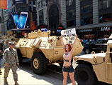 Акция FEMEN в Нью-Йорке. 20 июня 2013 года