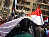 Собравшиеся на площади Тахрир ждут, когда армия выступит со специальным обращением к нации