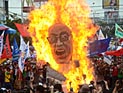 На антиправительственном митинге в Маниле демонстранты сожгли чучело президента Филиппин