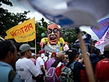 На антиправительственном митинге в Маниле демонстранты сожгли чучело президента Филиппин