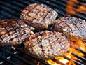 Ученые зажарили и съели первый искусственный гамбургер