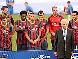   Президент Шимон Перес и игроки 