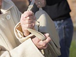 Грабители напали на 96-летнюю женщину, забрав деньги, накопленные для дома престарелых