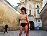 Акция FEMEN в Киеве. 1 декабря 2013 года