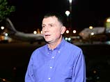 Юлий Эдельштейн перед вылетом в ЮАР. 10 декабря 2013 года