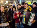 Рекорд на Майдане: около 200 тысяч сторонников оппозиции исполнили гимн Украины
