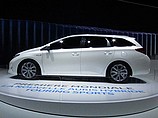 Гибридный универсал Toyota Auris