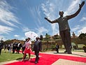 В ухе памятника Нельсону Манделе был обнаружен кролик